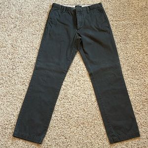 Banana republic men’s Gavin relaxed straight chino, color gray, 31x32